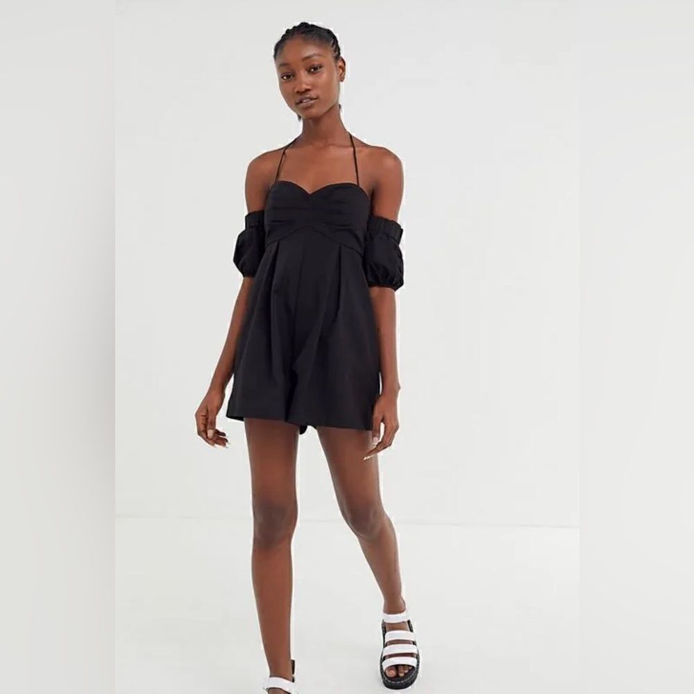 Urban Outfitters Cold Shoulder Halter Romper Size Small